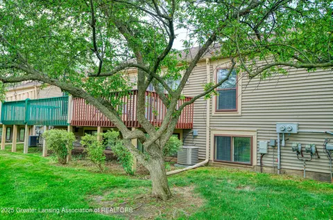 6528 Springtree Ln #31, Lansing, MI 48917 photo 3