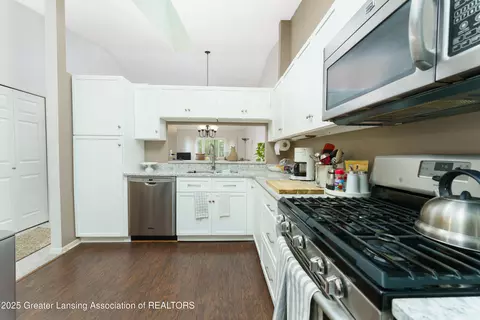 6528 Springtree Ln #31, Lansing, MI 48917 photo 13