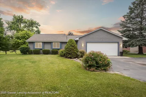 15010 Grove Rd, Lansing, MI 48906