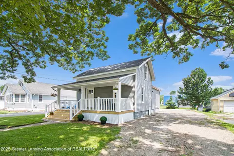 304 W Gibbs St, Saint Johns, MI 48879