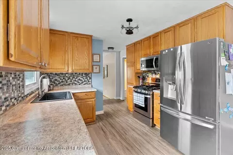 Kitchen - 13543 Turner Rd, Dewitt, MI 48820 photo 2 of 3