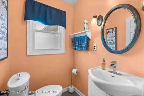 Bath - 13543 Turner Rd, Dewitt, MI 48820 photo 2 of 3
