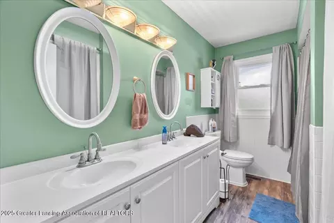 Bath - 13543 Turner Rd, Dewitt, MI 48820 photo 3 of 3