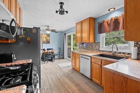 Kitchen - 13543 Turner Rd, Dewitt, MI 48820 photo 1 of 3