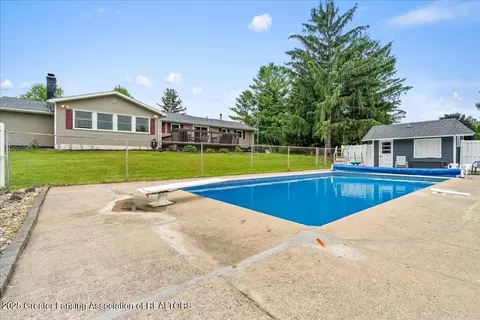 Exterior - 13543 Turner Rd, Dewitt, MI 48820 photo 10 of 13