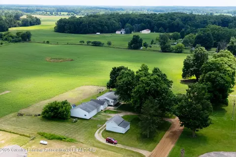 7125 Peck Rd, Eaton Rapids, MI 48827