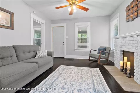 Living - 820 Middle St, Lansing, MI 48915 photo 1 of 1