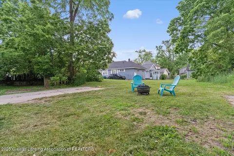 Exterior - 820 Middle St, Lansing, MI 48915 photo 3 of 4