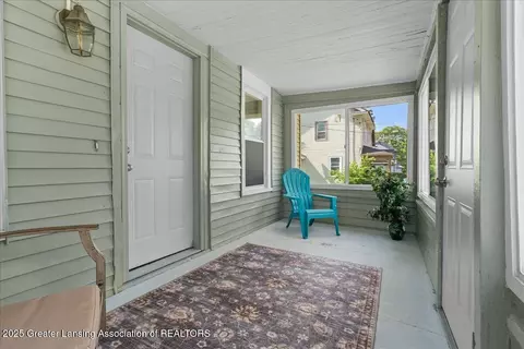 Exterior - 820 Middle St, Lansing, MI 48915 photo 2 of 4
