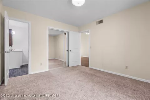 7221 Creekside Dr #39, Lansing, MI 48917 photo 9