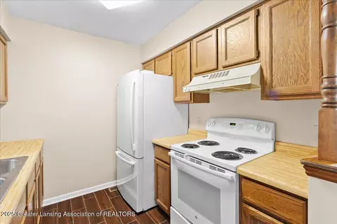 7221 Creekside Dr #39, Lansing, MI 48917 photo 6