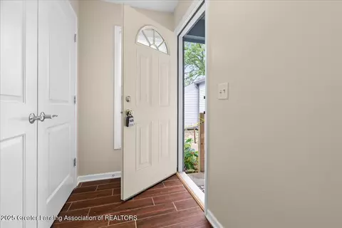 7221 Creekside Dr #39, Lansing, MI 48917 photo 3