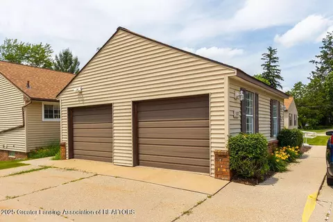 541 Red Cedar Blvd, Williamston, MI 48895 photo 2