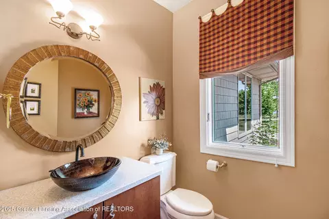 Bath - 10696 W Clark Rd, Eagle, MI 48822 photo 2 of 9