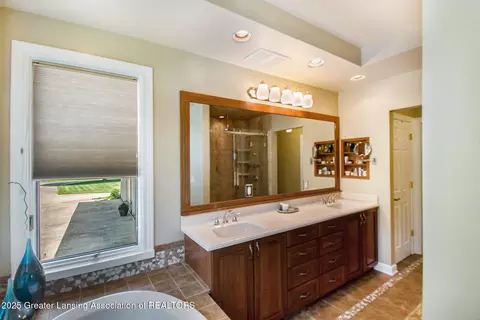 Bath - 10696 W Clark Rd, Eagle, MI 48822 photo 6 of 9