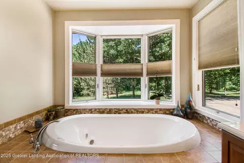 Bath - 10696 W Clark Rd, Eagle, MI 48822 photo 4 of 9