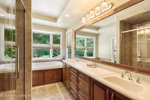 Bath - 10696 W Clark Rd, Eagle, MI 48822 photo 3 of 9
