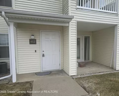 12907 Townsend Dr #612, Grand Ledge, MI 48837