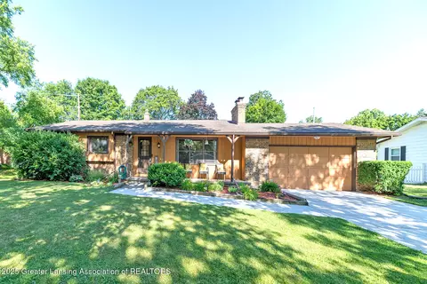 3855 Sandlewood Dr, Okemos, MI 48864
