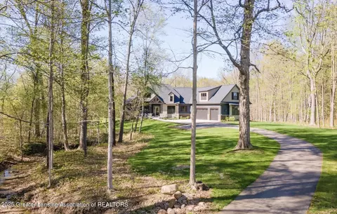 175 Three Oaks Rd, Okemos, MI 48864