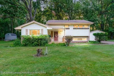 4916 Tressa Dr, Lansing, MI 48910