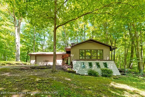 13368 Forest Hill Rd, Grand Ledge, MI 48837