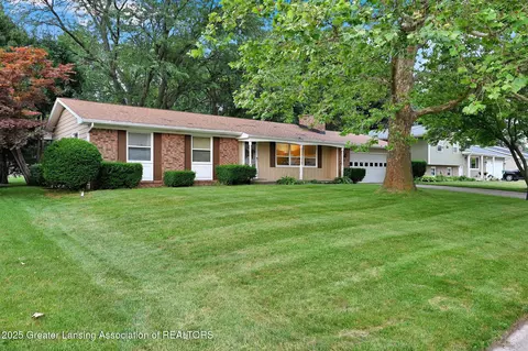 405 Kenway Dr, Lansing, MI 48917