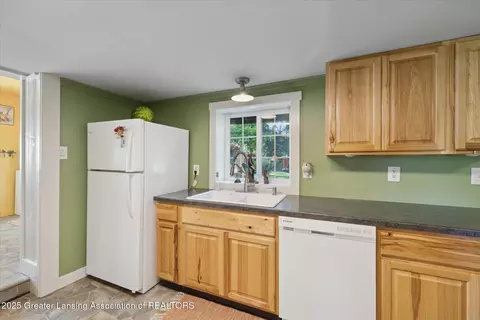8301 S Dewitt Rd, Dewitt, MI 48820 photo 10