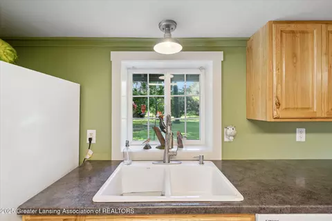 8301 S Dewitt Rd, Dewitt, MI 48820 photo 13