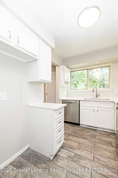 Kitchen - 5916 Okemos Rd, Haslett, MI 48840 photo 3 of 4