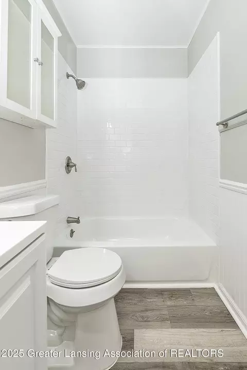 Bath - 5916 Okemos Rd, Haslett, MI 48840 photo 2 of 4