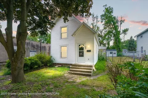 625 W Jefferson St, Grand Ledge, MI 48837
