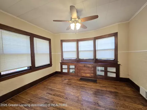 Living - 123 E Mt Hope Ave, Lansing, MI 48910 photo 5 of 7