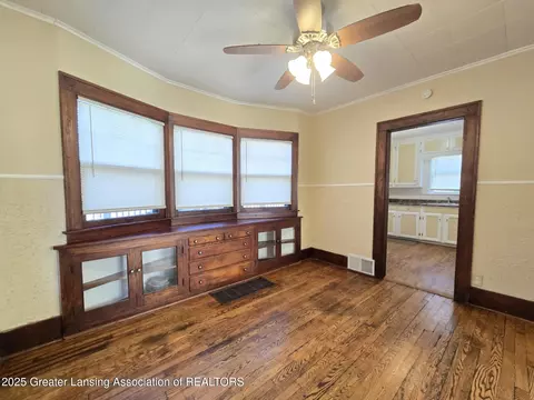 Living - 123 E Mt Hope Ave, Lansing, MI 48910 photo 6 of 7