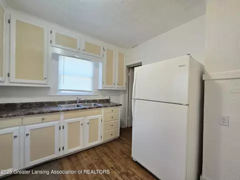 Kitchen - 123 E Mt Hope Ave, Lansing, MI 48910 photo 1 of 2