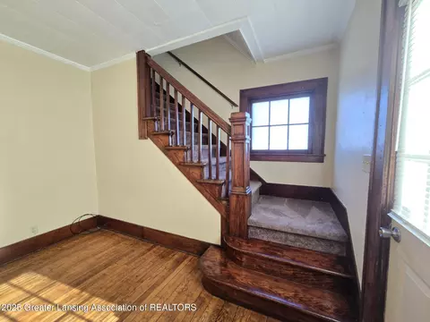 Entry Way - 123 E Mt Hope Ave, Lansing, MI 48910 photo 1 of 2