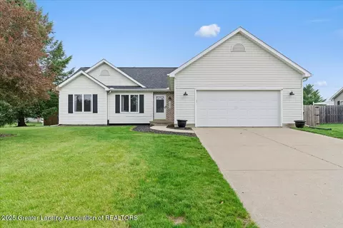 Exterior - 10053 Deblind Cir, Dimondale, MI 48821 photo 2 of 6