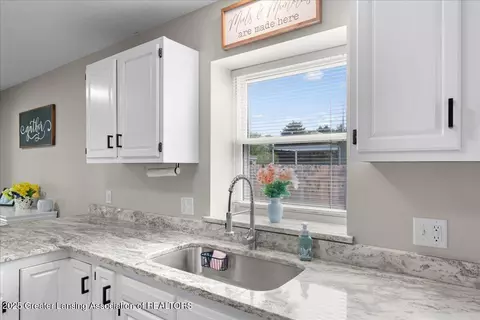 Kitchen - 10053 Deblind Cir, Dimondale, MI 48821 photo 1 of 3