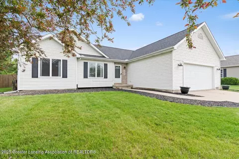 Exterior - 10053 Deblind Cir, Dimondale, MI 48821 photo 3 of 6