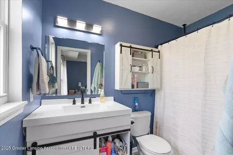 Bath - 10053 Deblind Cir, Dimondale, MI 48821 photo 2 of 3
