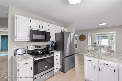 Kitchen - 10053 Deblind Cir, Dimondale, MI 48821 photo 3 of 3