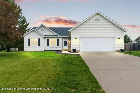 10053 Deblind Cir, Dimondale, MI 48821