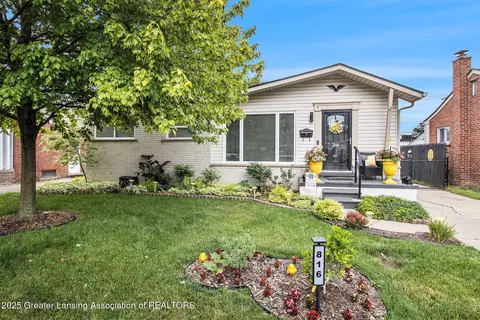 816 Arcola St, Garden City, MI 48135