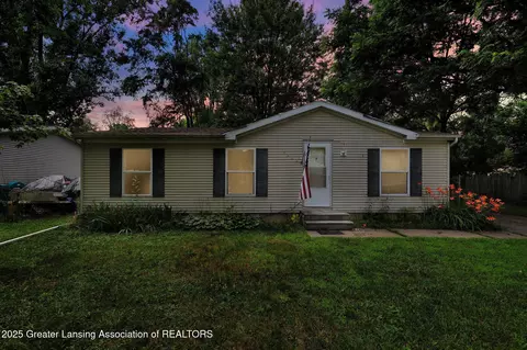 5222 Lark Cir, Lansing, MI 48911