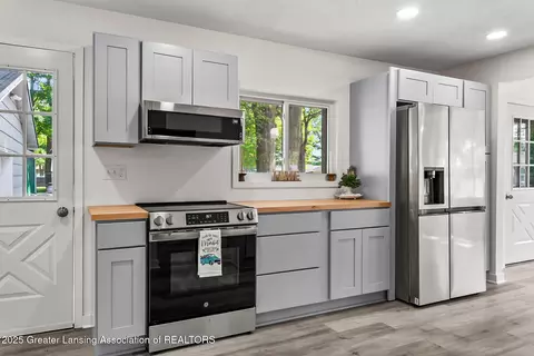 Kitchen - 1337 Shepard St, Crystal, MI 48818 photo 4 of 6