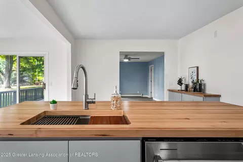 Kitchen - 1337 Shepard St, Crystal, MI 48818 photo 5 of 6