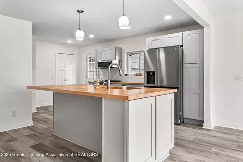 Kitchen - 1337 Shepard St, Crystal, MI 48818 photo 2 of 6