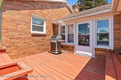 Exterior - 816 N Waterloo Ave, Jackson, MI 49202 photo 5 of 8