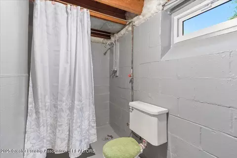 Bath - 816 N Waterloo Ave, Jackson, MI 49202 photo 2 of 2