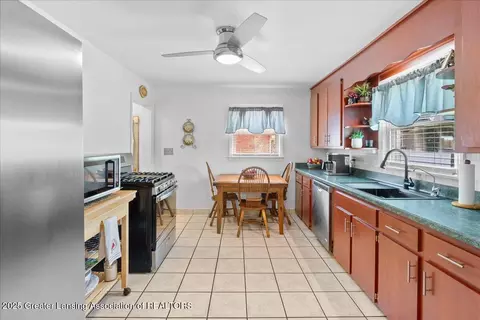 Kitchen - 816 N Waterloo Ave, Jackson, MI 49202 photo 1 of 4